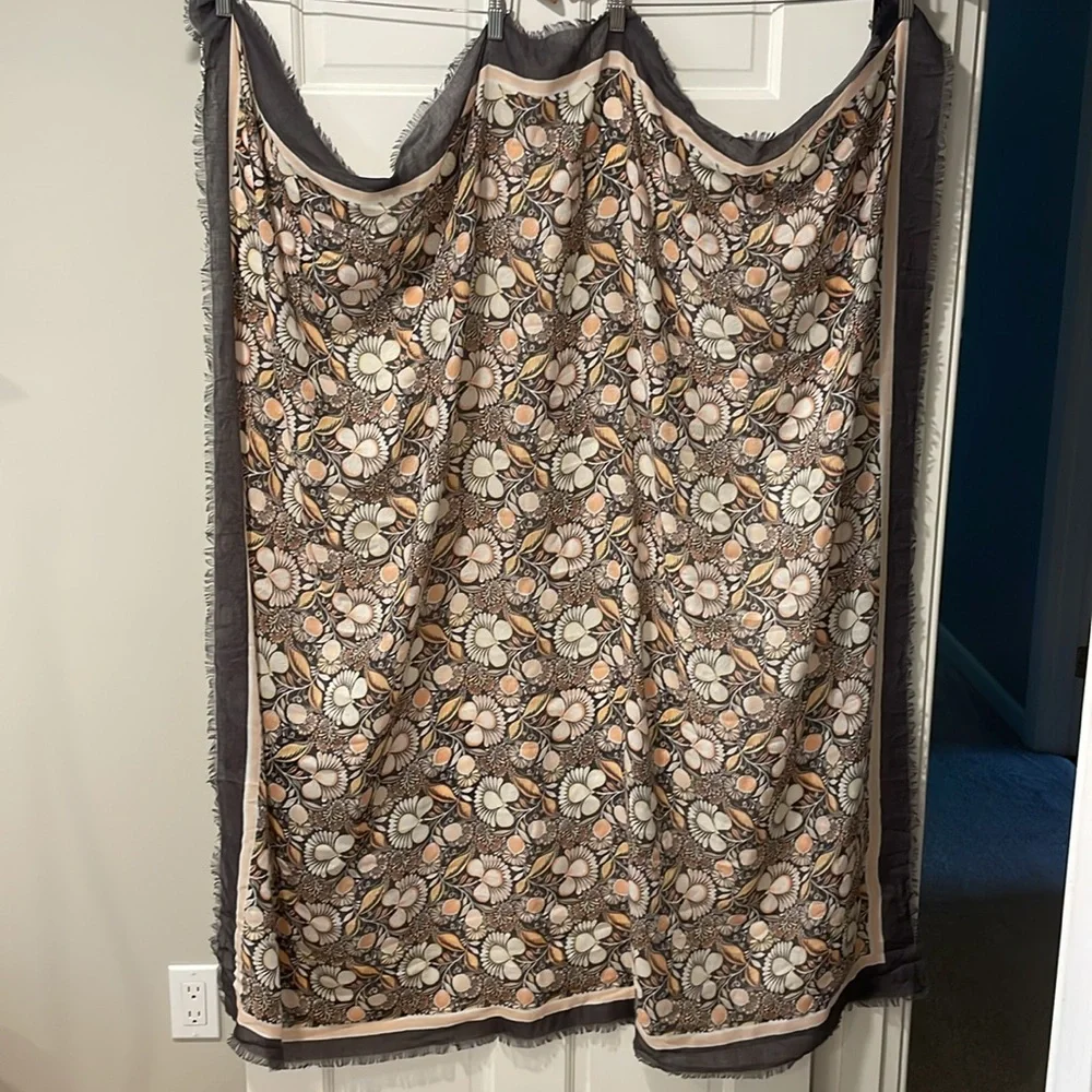 Patterned Scarf - Picture 4 of 4